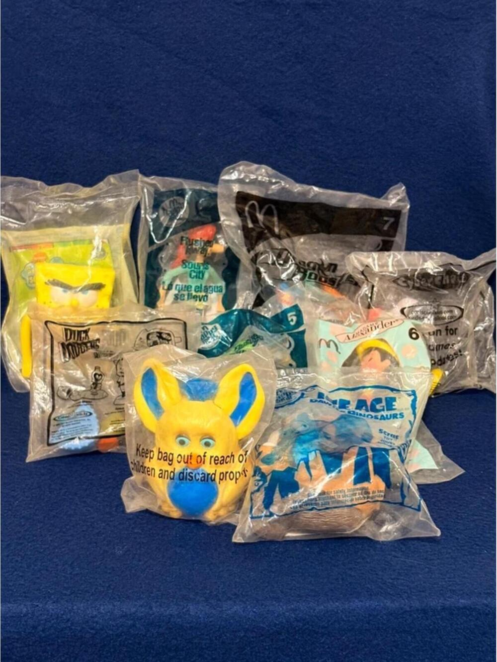 Mixed lot of vintage fast food toys